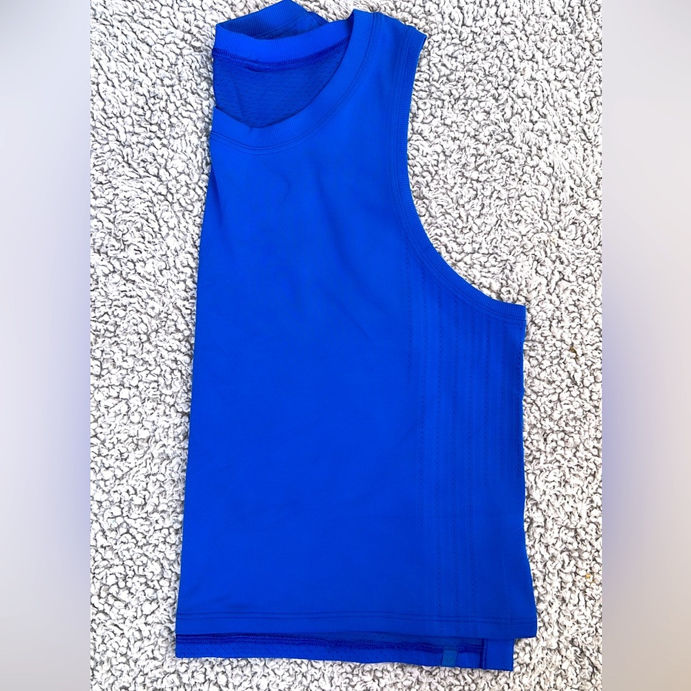 Lululemon Train to be Tank Top, size 4, royal blue